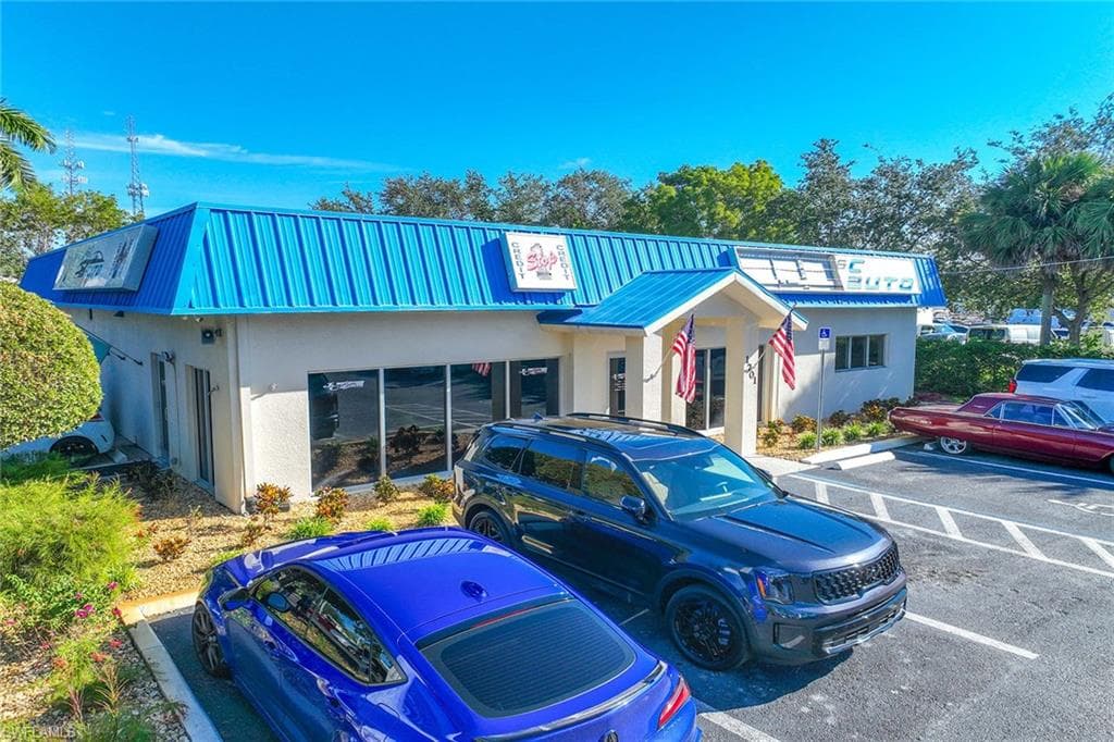 1701 Pine Ridge Rd, Naples, FL 34109-14