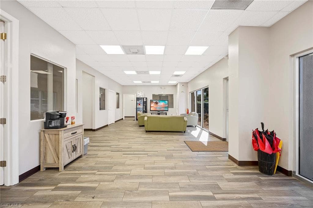 1701 Pine Ridge Rd, Naples, FL 34109-16