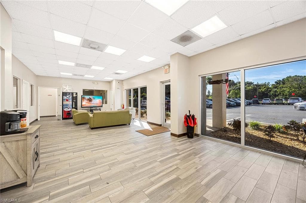 1701 Pine Ridge Rd, Naples, FL 34109-22