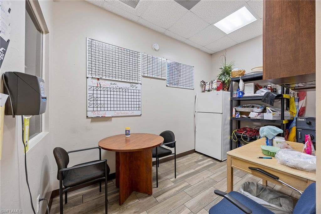 1701 Pine Ridge Rd, Naples, FL 34109-25