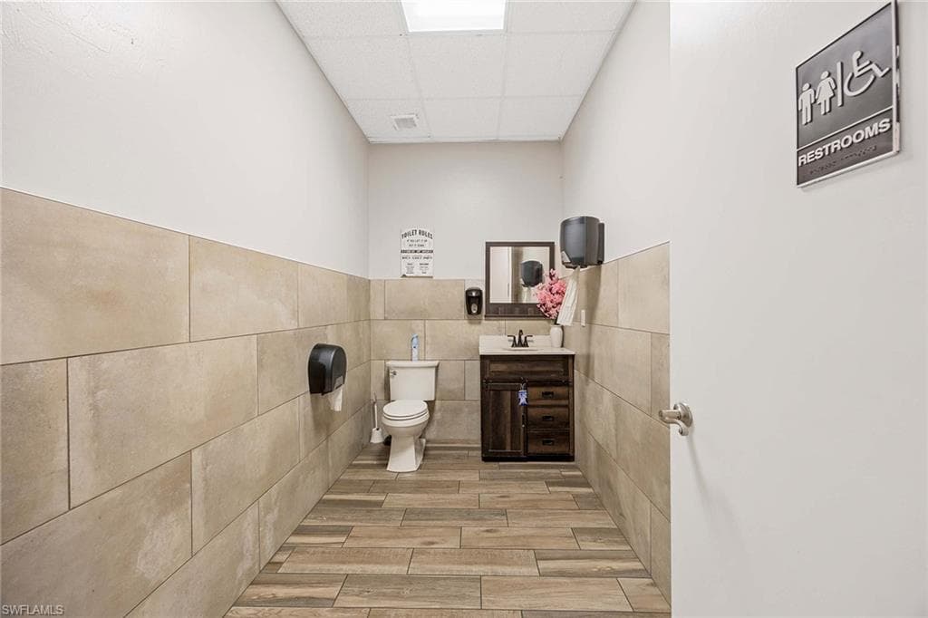 1701 Pine Ridge Rd, Naples, FL 34109-26