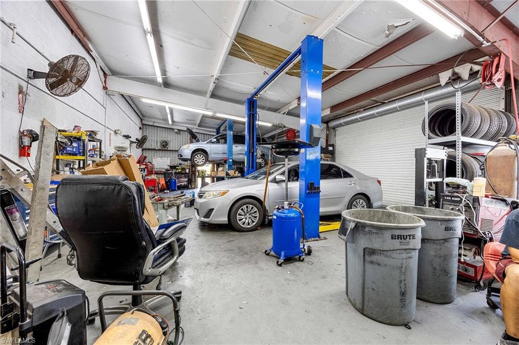 1701 Pine Ridge Rd, Naples, FL 34109-27