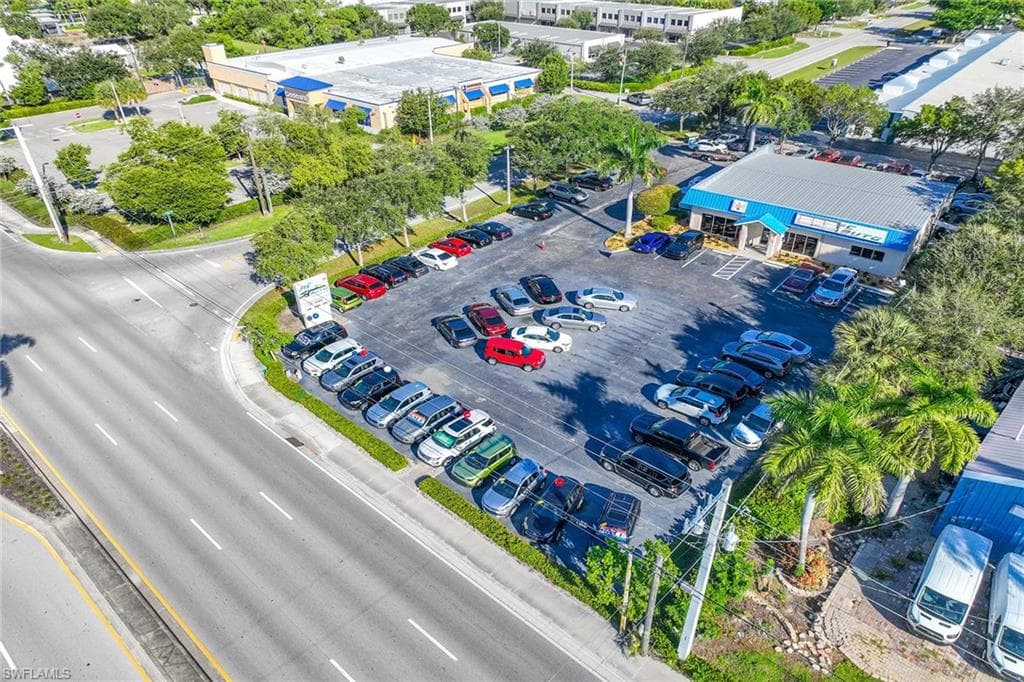 1701 Pine Ridge Rd, Naples, FL 34109-1