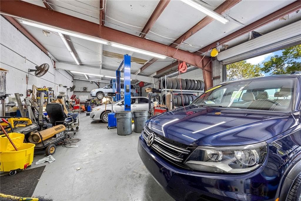 1701 Pine Ridge Rd, Naples, FL 34109-30