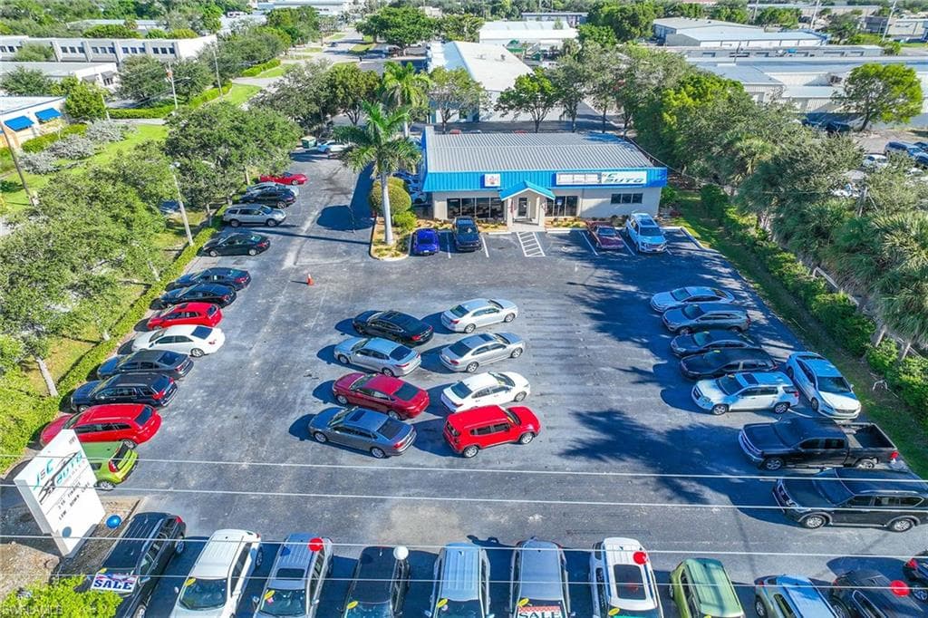 1701 Pine Ridge Rd, Naples, FL 34109-2