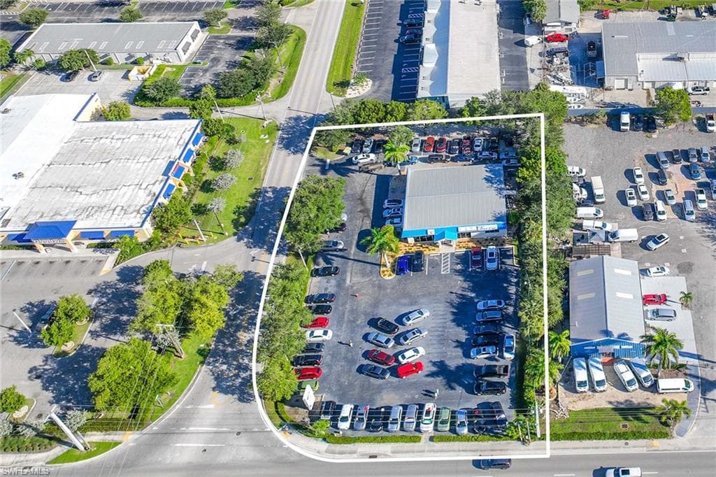 1701 Pine Ridge Rd, Naples, FL 34109-4