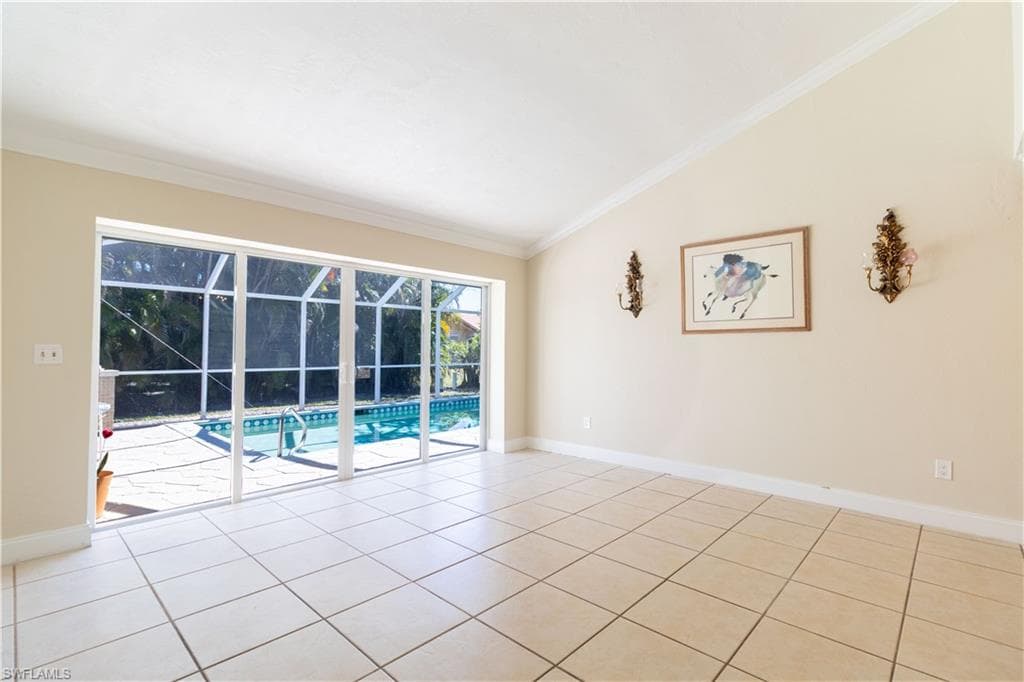 209 Pinehurst Cir, Naples, FL 34113-9