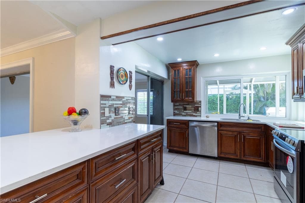209 Pinehurst Cir, Naples, FL 34113-12