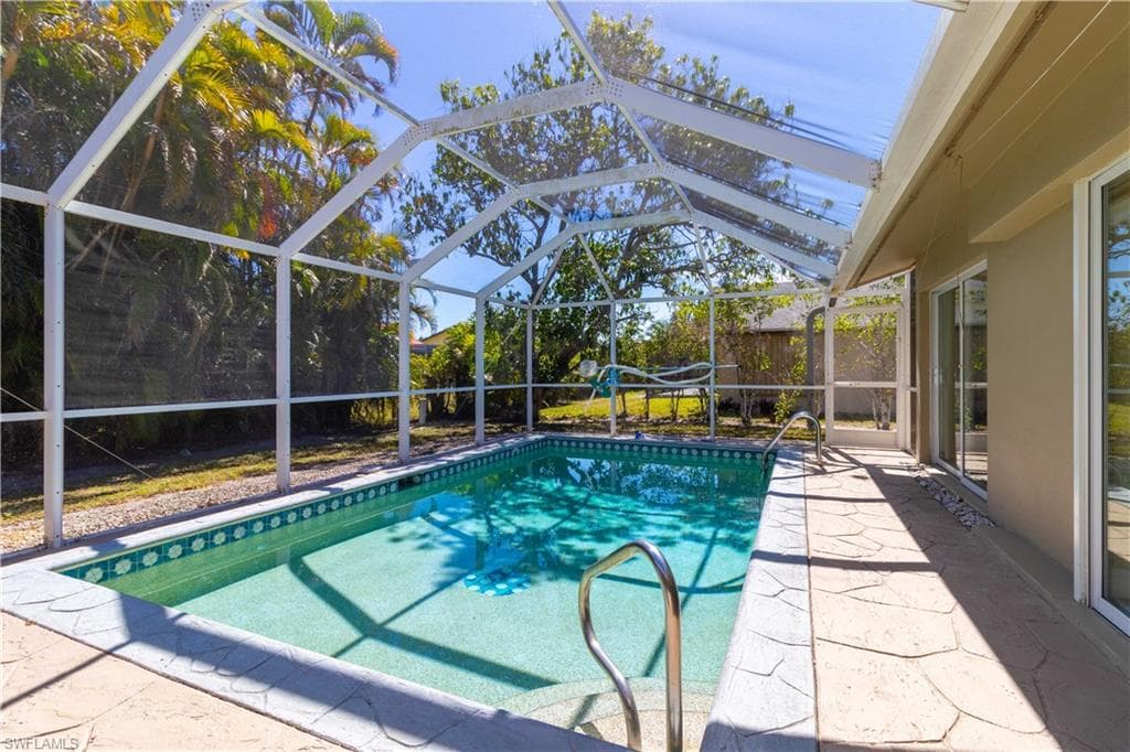 209 Pinehurst Cir, Naples, FL 34113-1