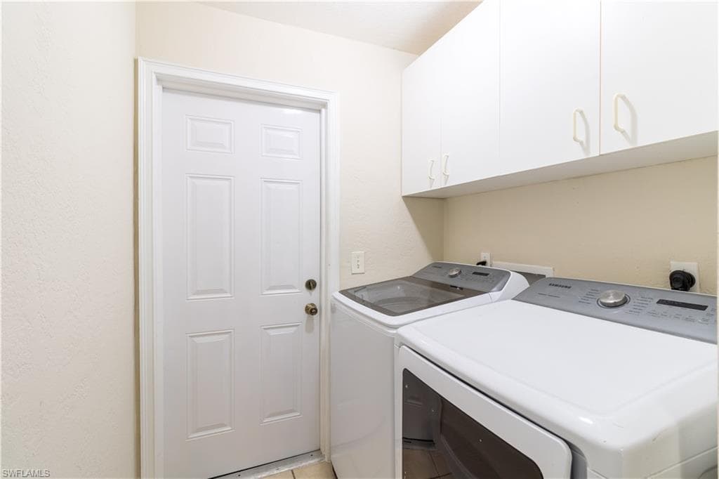 209 Pinehurst Cir, Naples, FL 34113-19