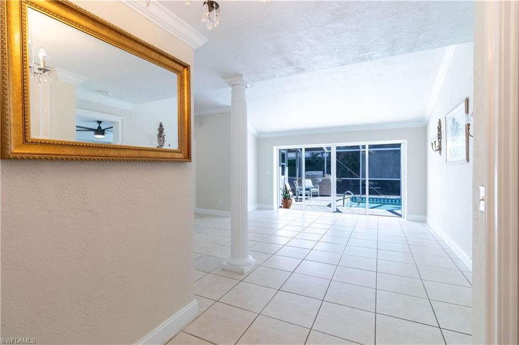 209 Pinehurst Cir, Naples, FL 34113-5