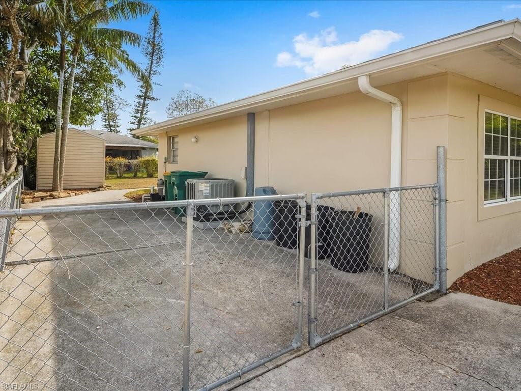 3332 Tortuga Way, Naples, FL 34105-4