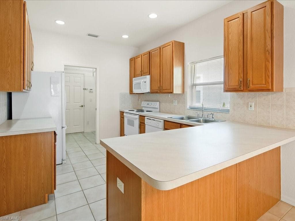7829 Stratford Dr, Naples, FL 34104-10