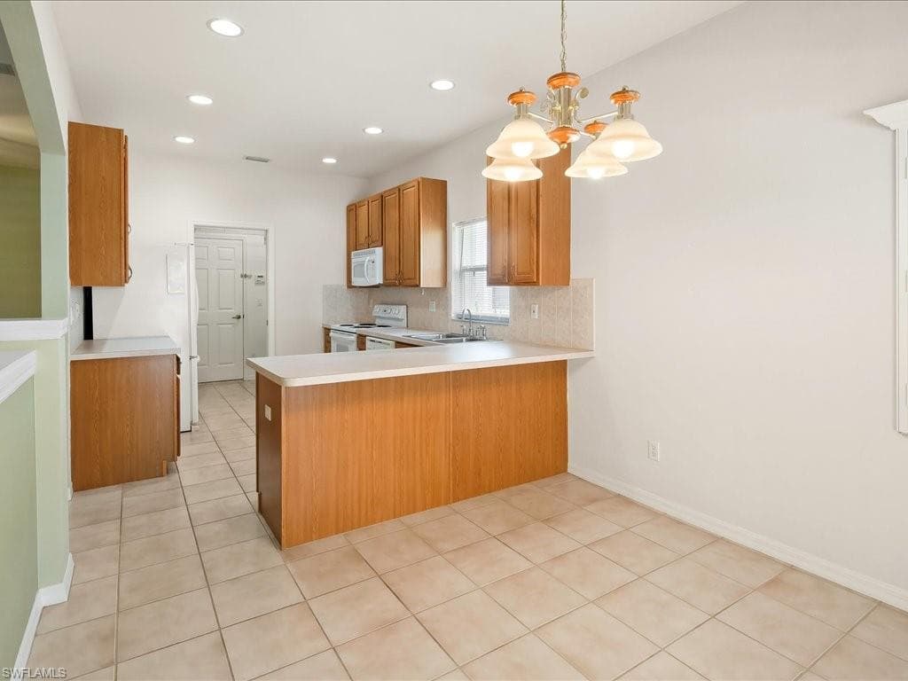 7829 Stratford Dr, Naples, FL 34104-11
