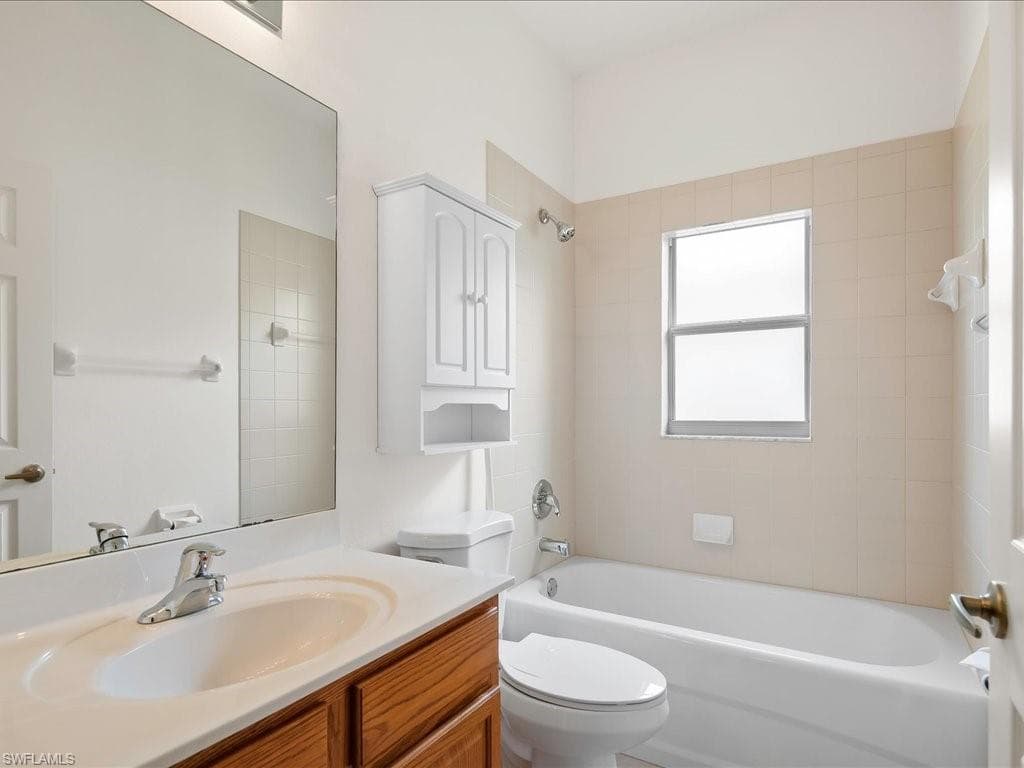 7829 Stratford Dr, Naples, FL 34104-18