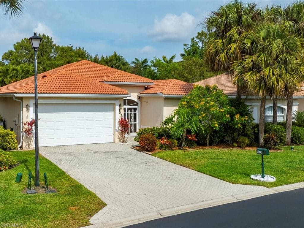 7829 Stratford Dr, Naples, FL 34104-3