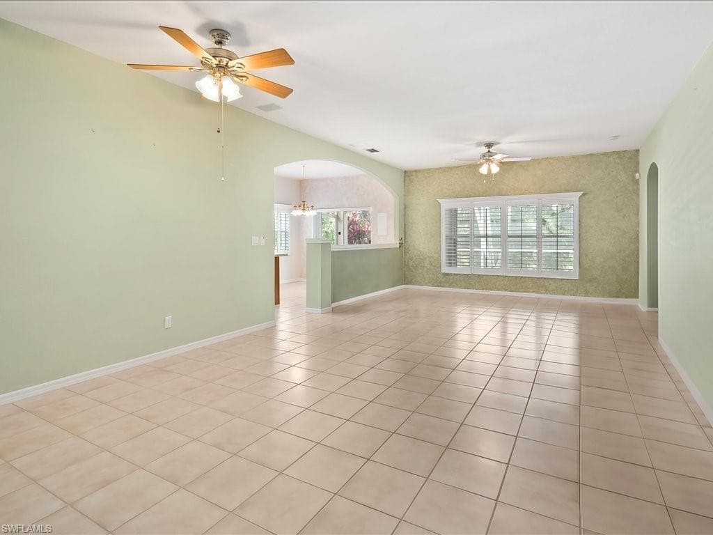 7829 Stratford Dr, Naples, FL 34104-5