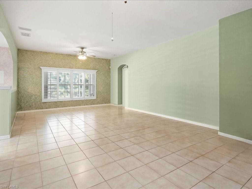 7829 Stratford Dr, Naples, FL 34104-6