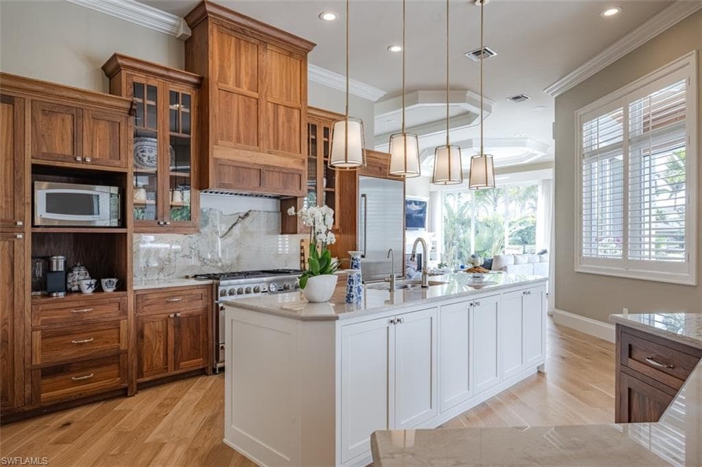 1266 Cobia Ct, Naples, FL 34102-9