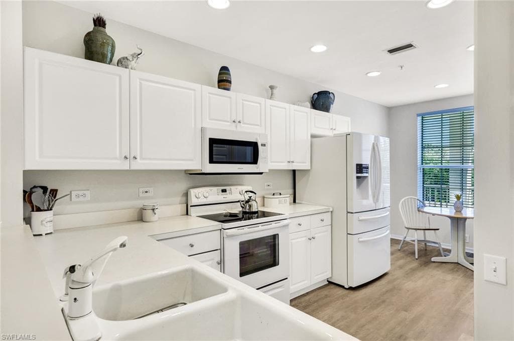 8239 Parkstone Pl 4-305, Naples, FL 34120-9