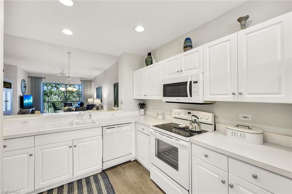 8239 Parkstone Pl 4-305, Naples, FL 34120-10