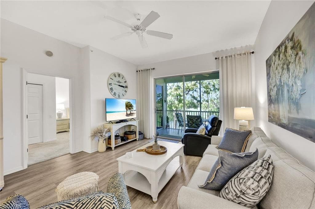 8239 Parkstone Pl 4-305, Naples, FL 34120-1