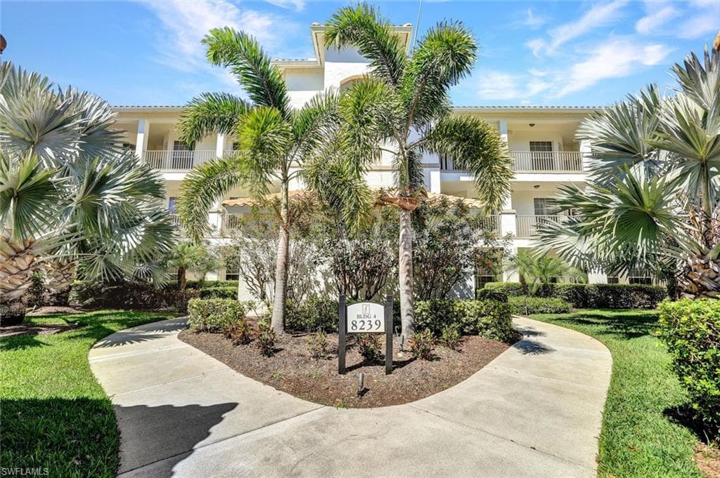 8239 Parkstone Pl 4-305, Naples, FL 34120-3