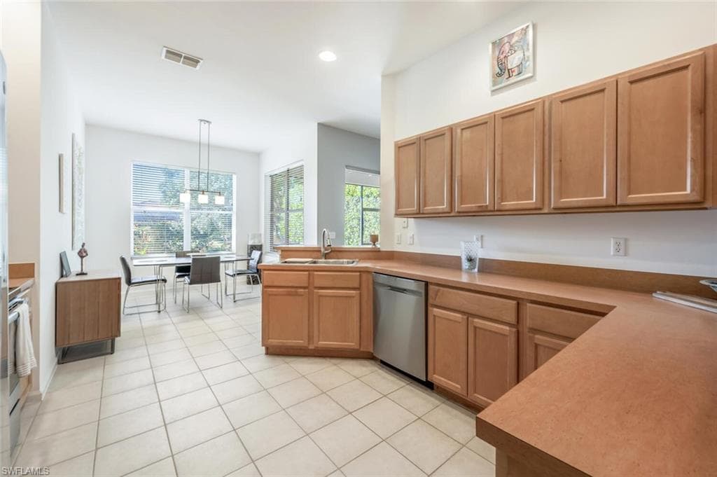 6703 Old Banyan Way, Naples, FL 34109-10