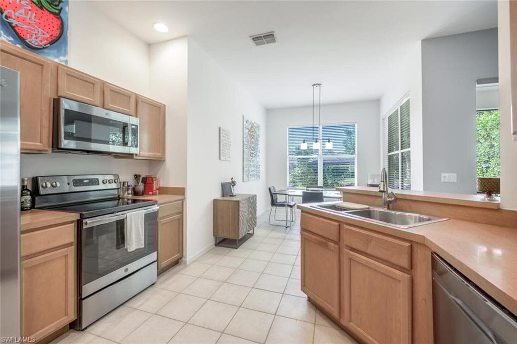 6703 Old Banyan Way, Naples, FL 34109-11
