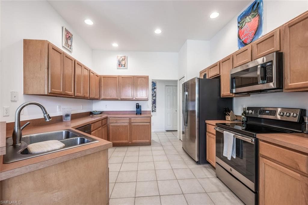6703 Old Banyan Way, Naples, FL 34109-12