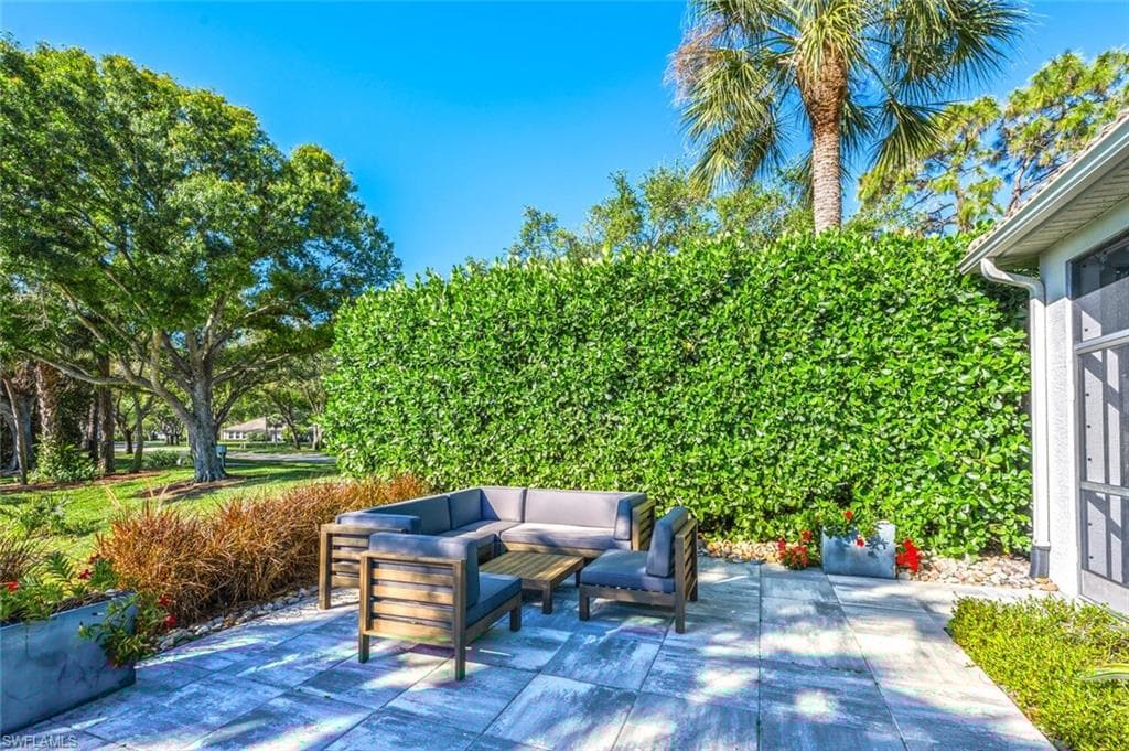 6703 Old Banyan Way, Naples, FL 34109-27