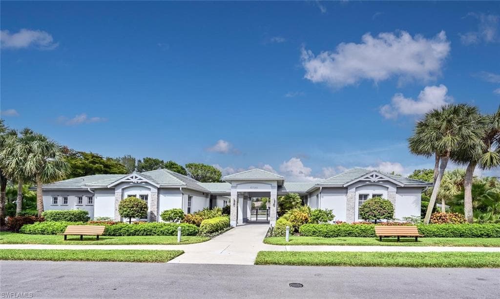 6703 Old Banyan Way, Naples, FL 34109-30