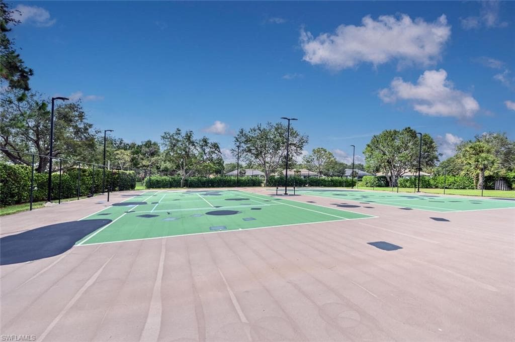 6703 Old Banyan Way, Naples, FL 34109-32