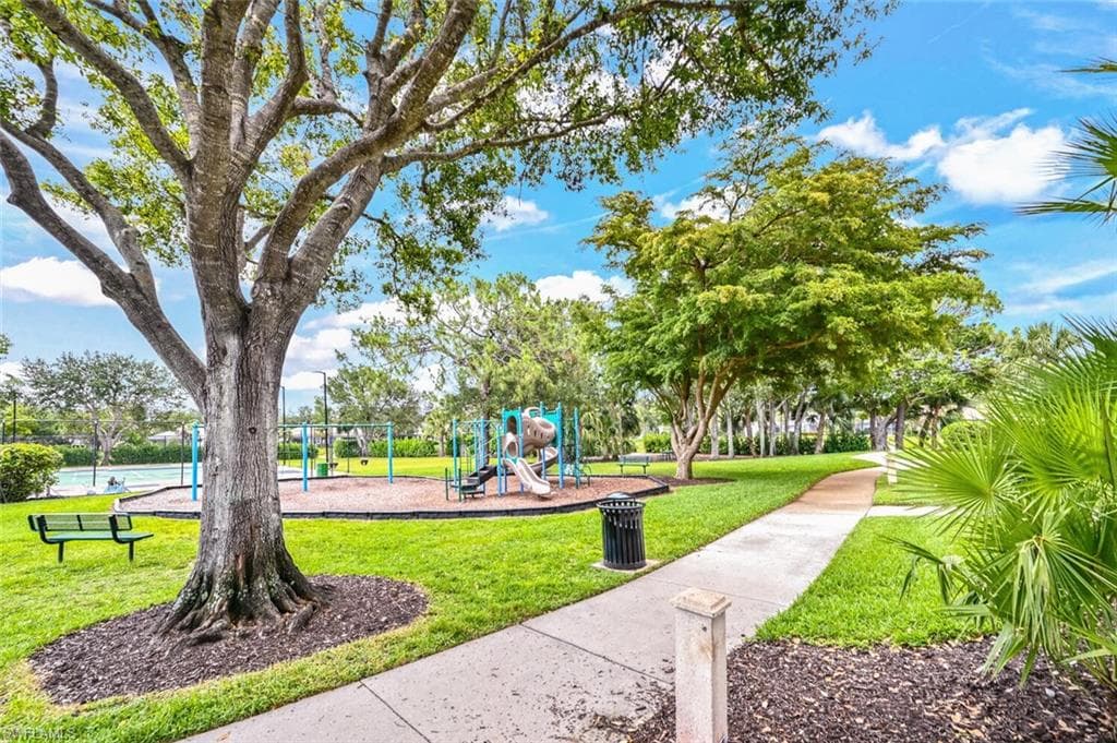 6703 Old Banyan Way, Naples, FL 34109-33