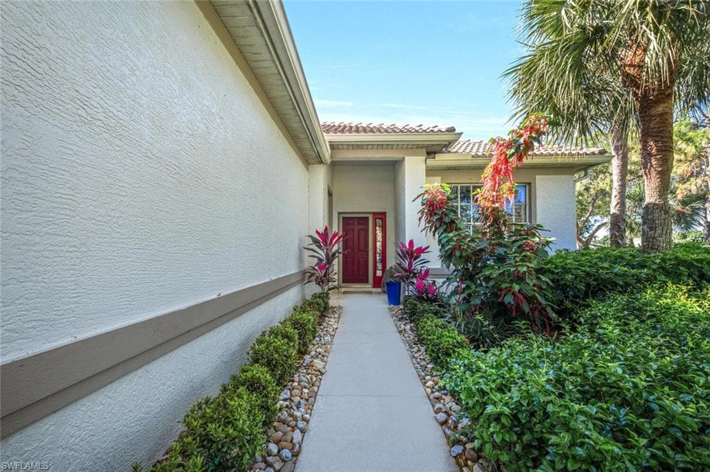 6703 Old Banyan Way, Naples, FL 34109-4