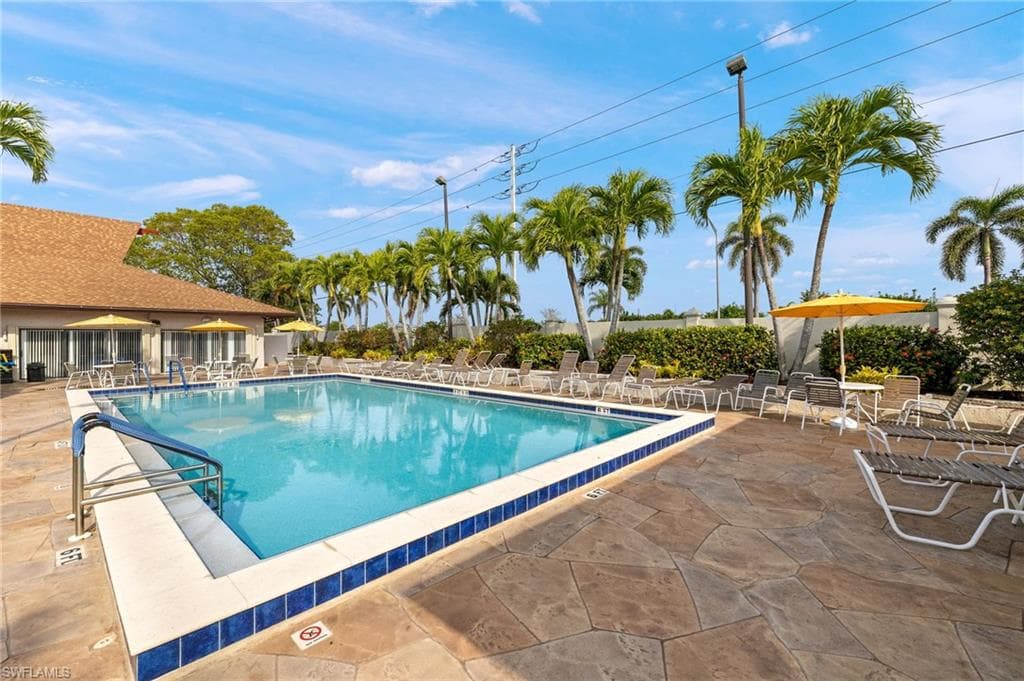 106 Oceans Blvd 106, Naples, FL 34104-28