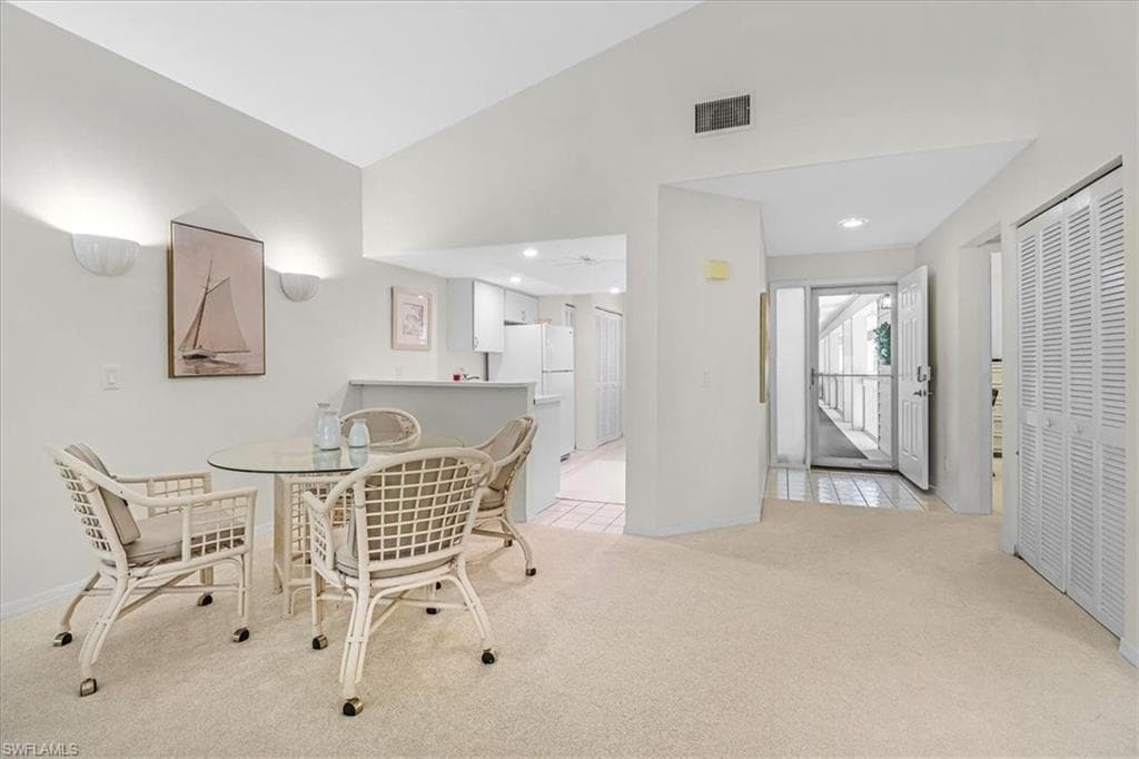 660 Wiggins Bay Dr B21, Naples, FL 34110-4