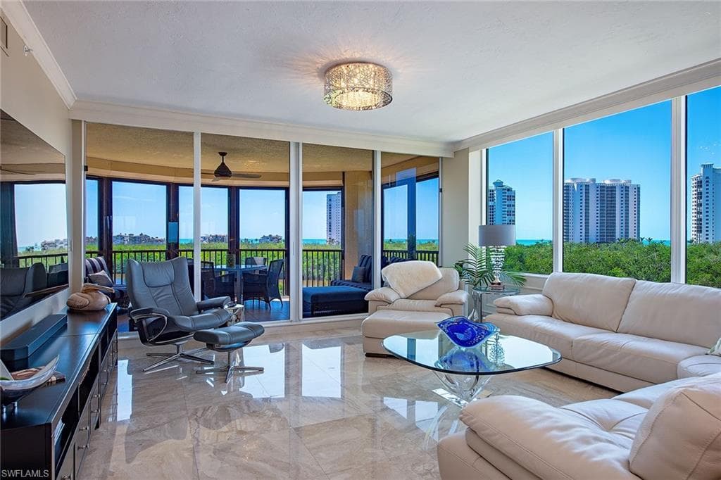 8990 Bay Colony Dr 403, Naples, FL 34108-1