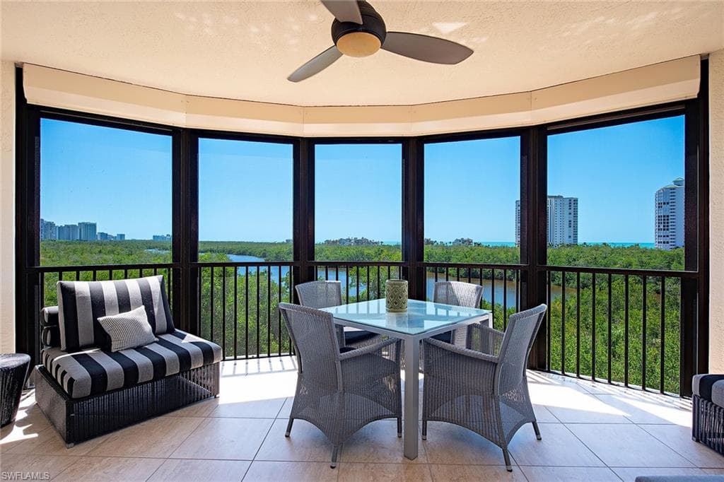 8990 Bay Colony Dr 403, Naples, FL 34108-3