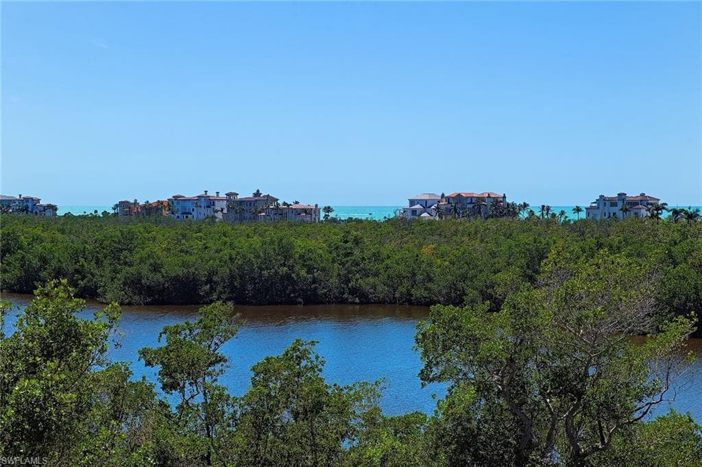 8990 Bay Colony Dr 403, Naples, FL 34108-4