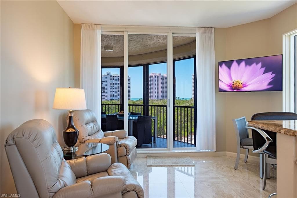 8990 Bay Colony Dr 403, Naples, FL 34108-6