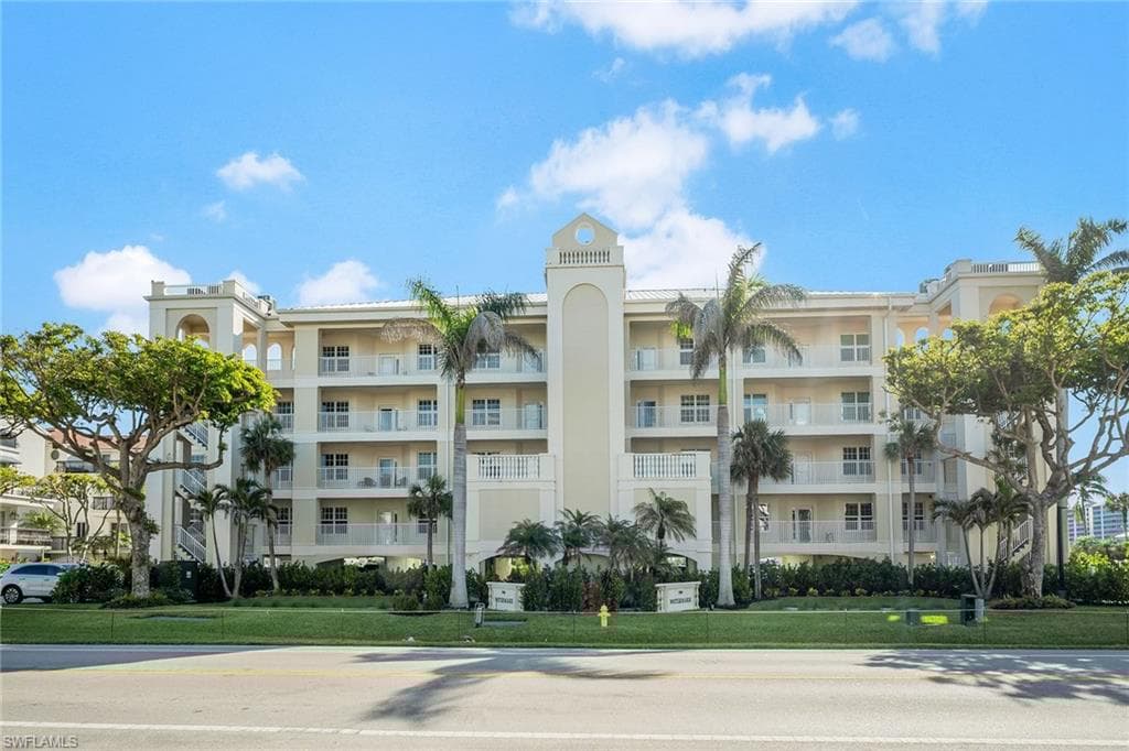 9380 Gulf Shore Dr 104, Naples, FL 34108-2