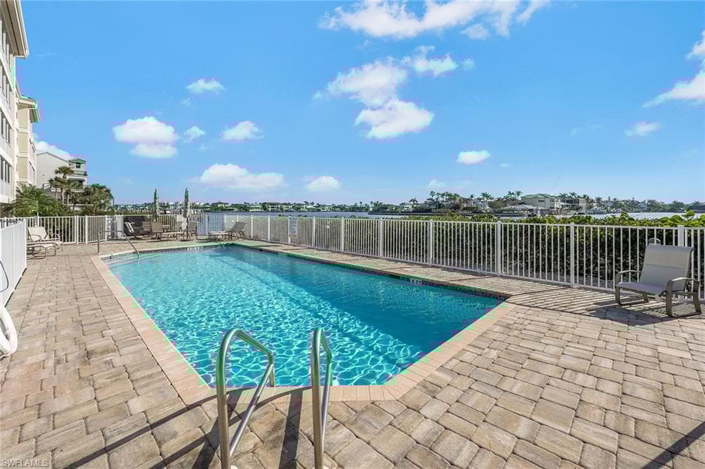 9380 Gulf Shore Dr 104, Naples, FL 34108-30