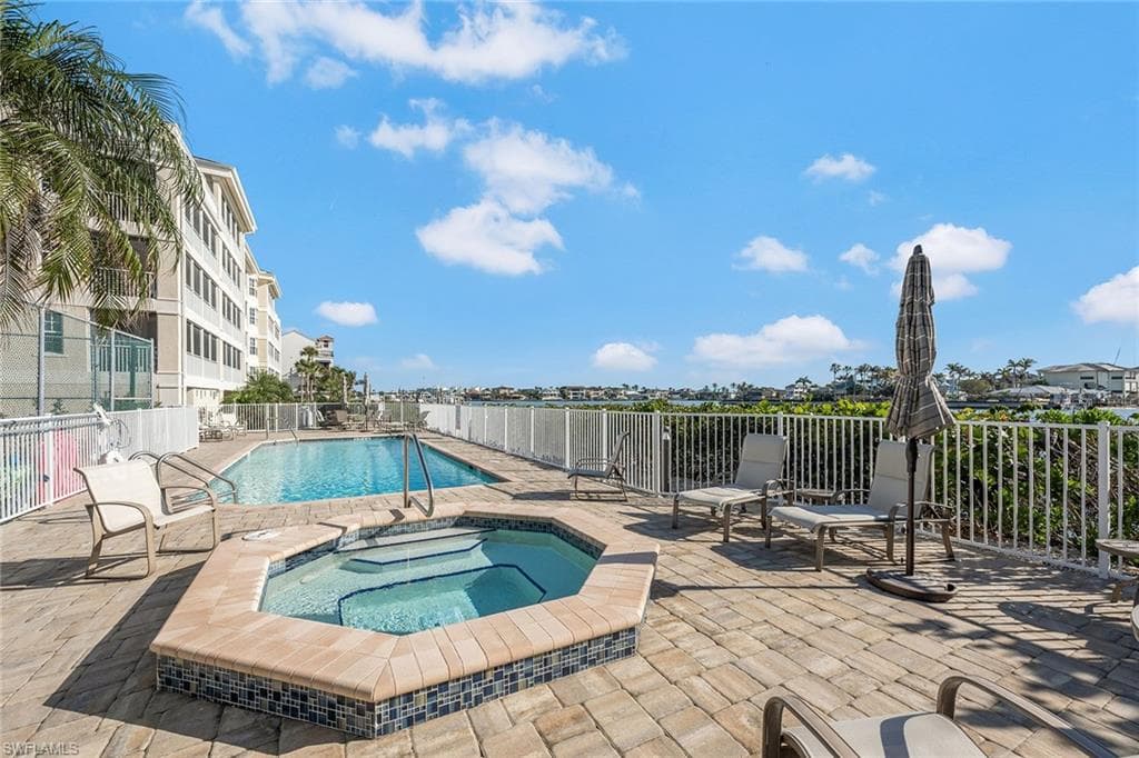 9380 Gulf Shore Dr 104, Naples, FL 34108-31