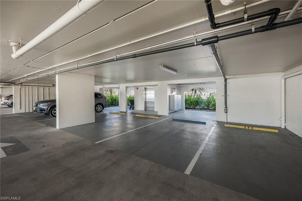 9380 Gulf Shore Dr 104, Naples, FL 34108-38
