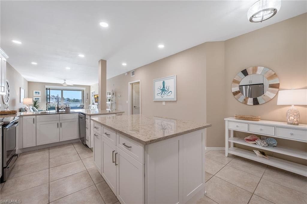 9380 Gulf Shore Dr 104, Naples, FL 34108-3