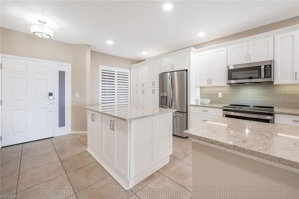 9380 Gulf Shore Dr 104, Naples, FL 34108-6
