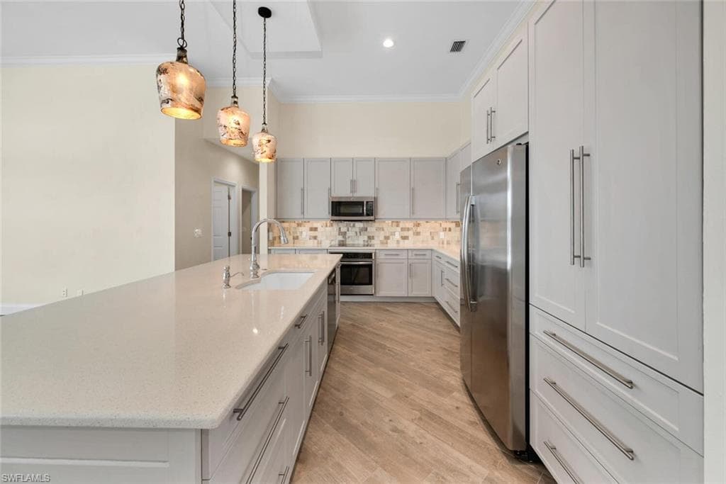 1185 Shenandoah Ct, Marco Island, FL 34145-5