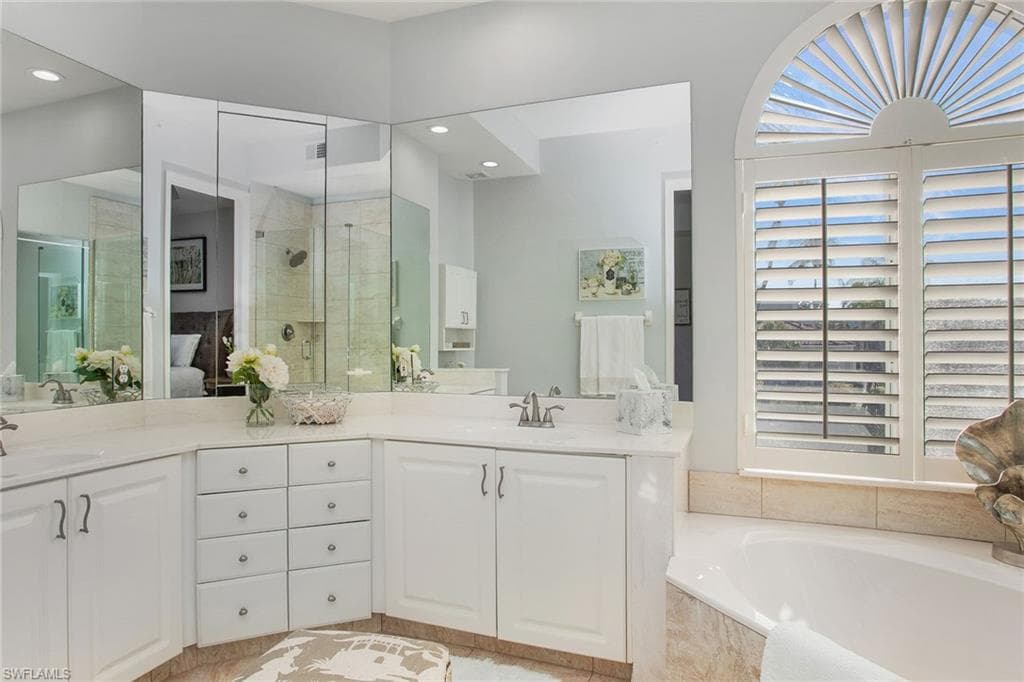 1510 Clermont Dr A201, Naples, FL 34109-18