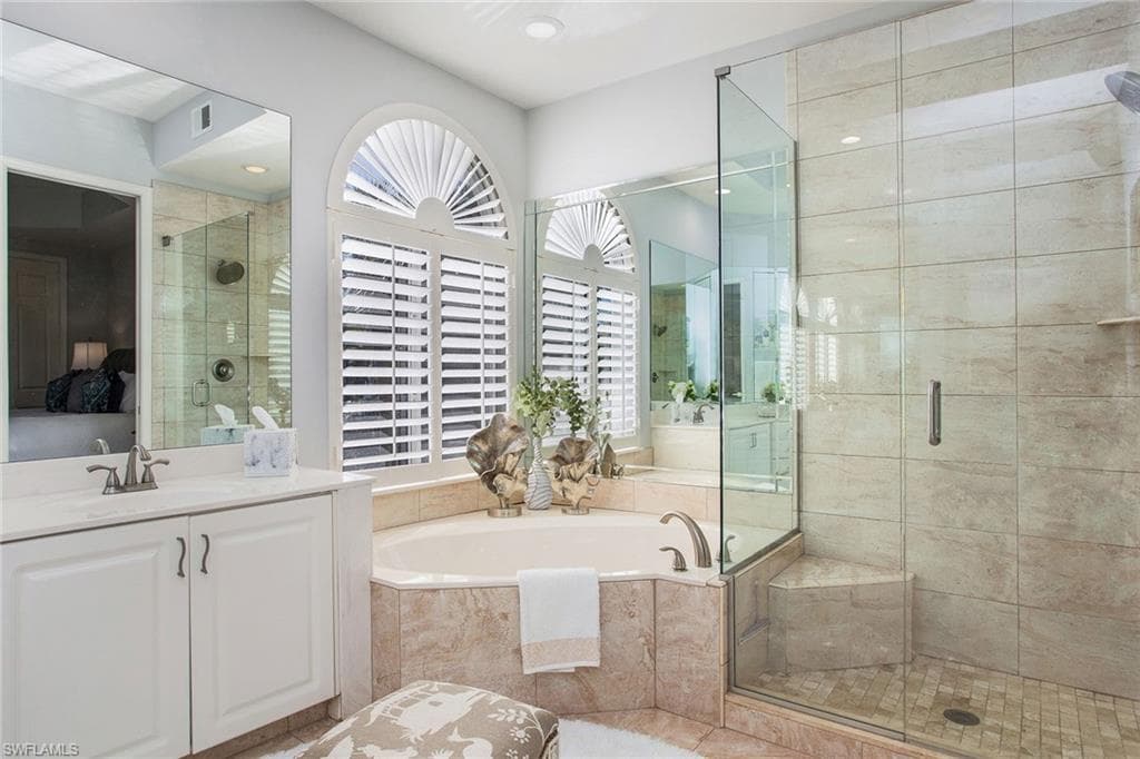 1510 Clermont Dr A201, Naples, FL 34109-19